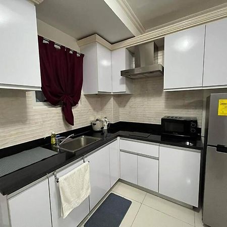 Kandi Big 1 Bedroom King Bed, Free Housekeeping, Wi-Fi Angeles Exteriör bild