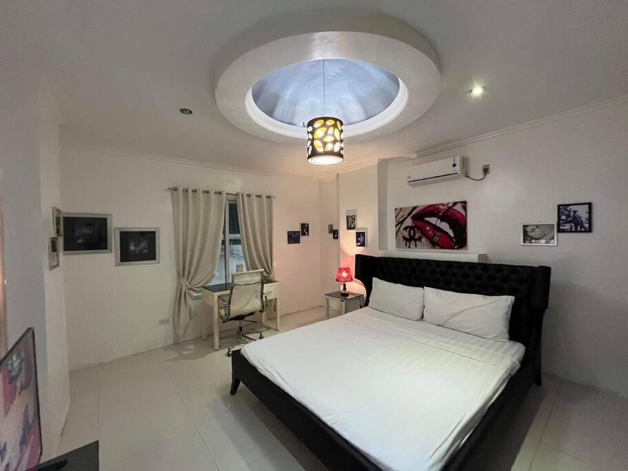 Kandi Big 1 Bedroom King Bed, Free Housekeeping, Wi-Fi Angeles Exteriör bild