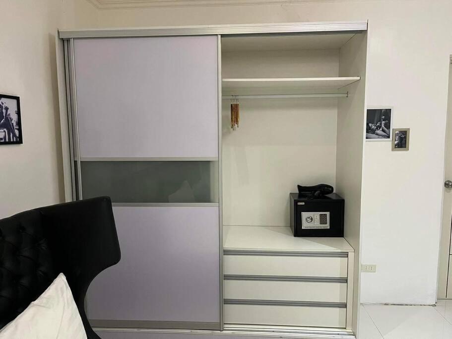 Kandi Big 1 Bedroom King Bed, Free Housekeeping, Wi-Fi Angeles Exteriör bild