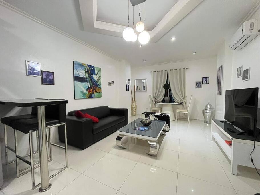 Kandi Big 1 Bedroom King Bed, Free Housekeeping, Wi-Fi Angeles Exteriör bild