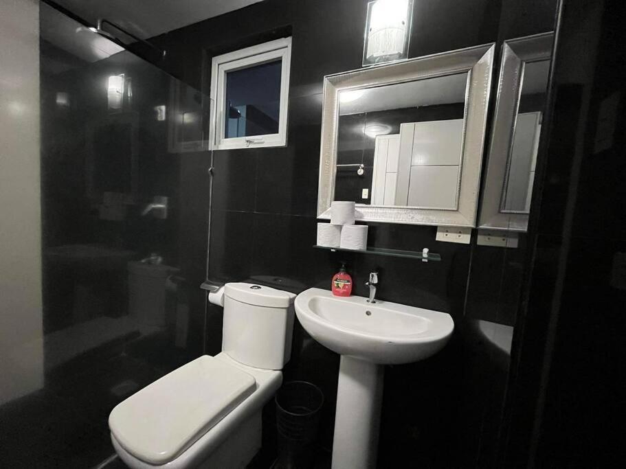 Kandi Big 1 Bedroom King Bed, Free Housekeeping, Wi-Fi Angeles Exteriör bild